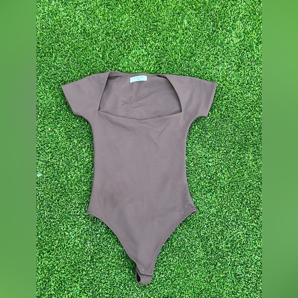 Contour square neck shortsleeve bodysuit